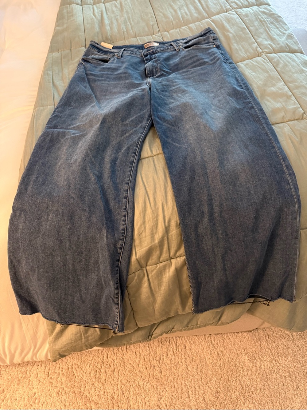 Kut from the Kloth Dark Blue Denim Jeans with Contrast Stitching